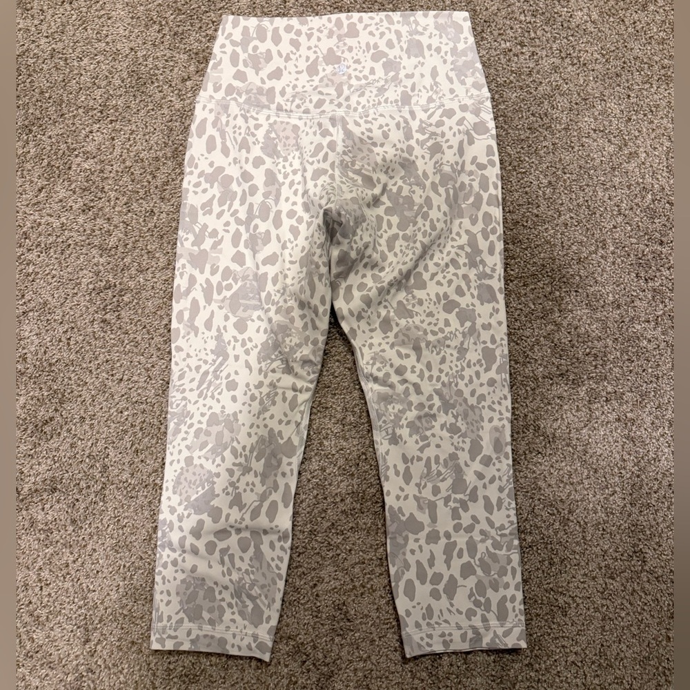 Lululemon women’s align high rise crop legging 21” cheetah camo size 8